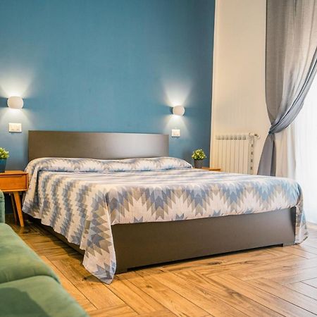 Hub Ferroviario - 12 Posti Letto Per Il Tuo Gruppo A Napoli Con Wifi E Netflix Bed & Breakfast Екстериор снимка
