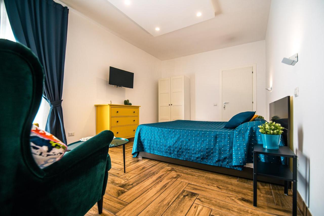 Hub Ferroviario - 12 Posti Letto Per Il Tuo Gruppo A Napoli Con Wifi E Netflix Bed & Breakfast Екстериор снимка