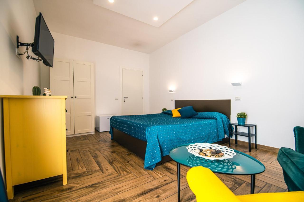 Hub Ferroviario - 12 Posti Letto Per Il Tuo Gruppo A Napoli Con Wifi E Netflix Bed & Breakfast Екстериор снимка