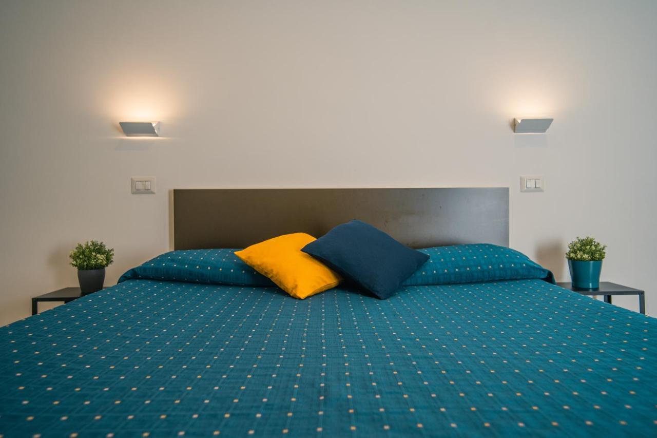 Hub Ferroviario - 12 Posti Letto Per Il Tuo Gruppo A Napoli Con Wifi E Netflix Bed & Breakfast Екстериор снимка