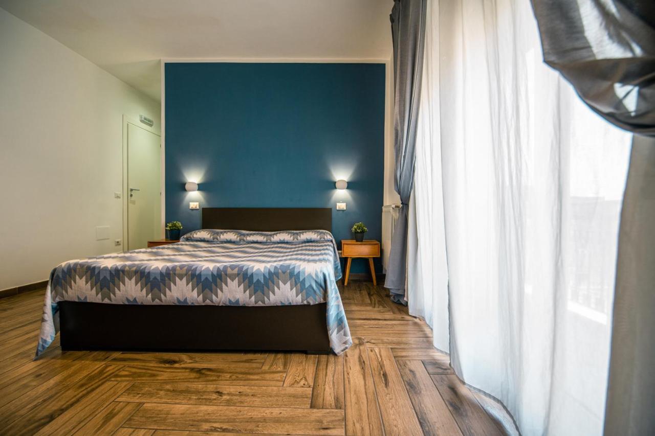 Hub Ferroviario - 12 Posti Letto Per Il Tuo Gruppo A Napoli Con Wifi E Netflix Bed & Breakfast Екстериор снимка