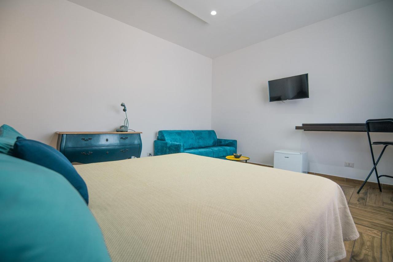 Hub Ferroviario - 12 Posti Letto Per Il Tuo Gruppo A Napoli Con Wifi E Netflix Bed & Breakfast Екстериор снимка