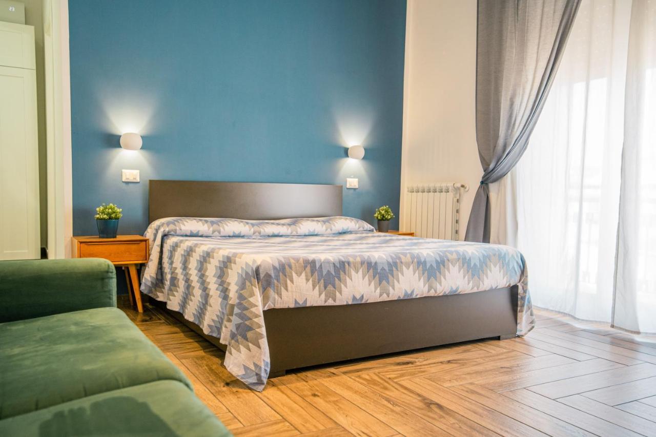 Hub Ferroviario - 12 Posti Letto Per Il Tuo Gruppo A Napoli Con Wifi E Netflix Bed & Breakfast Екстериор снимка