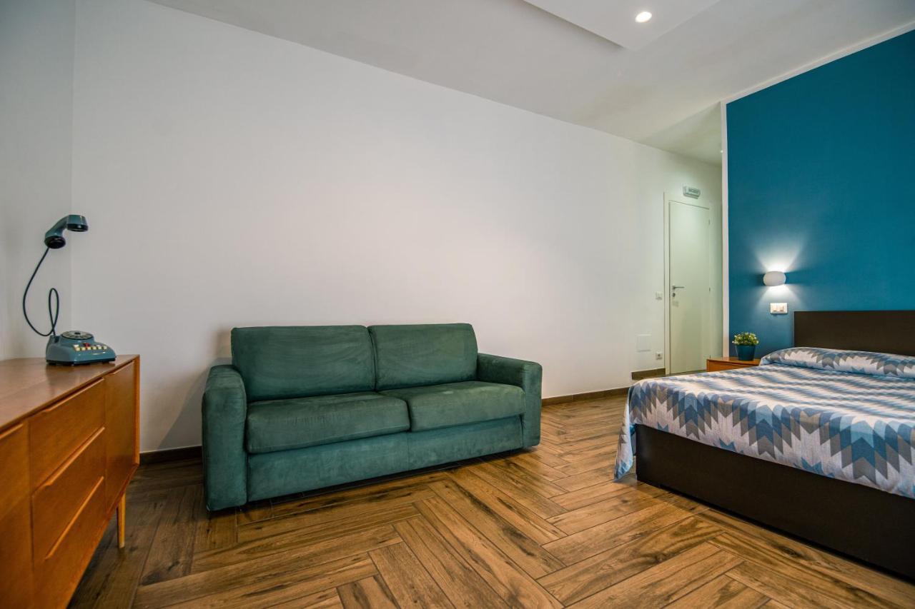 Hub Ferroviario - 12 Posti Letto Per Il Tuo Gruppo A Napoli Con Wifi E Netflix Bed & Breakfast Екстериор снимка