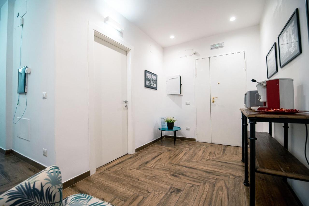 Hub Ferroviario - 12 Posti Letto Per Il Tuo Gruppo A Napoli Con Wifi E Netflix Bed & Breakfast Екстериор снимка