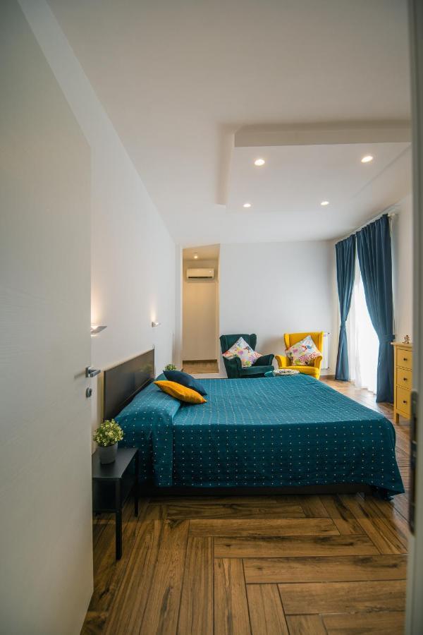 Hub Ferroviario - 12 Posti Letto Per Il Tuo Gruppo A Napoli Con Wifi E Netflix Bed & Breakfast Екстериор снимка