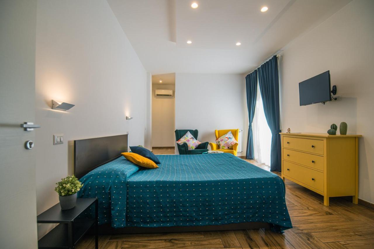 Hub Ferroviario - 12 Posti Letto Per Il Tuo Gruppo A Napoli Con Wifi E Netflix Bed & Breakfast Екстериор снимка