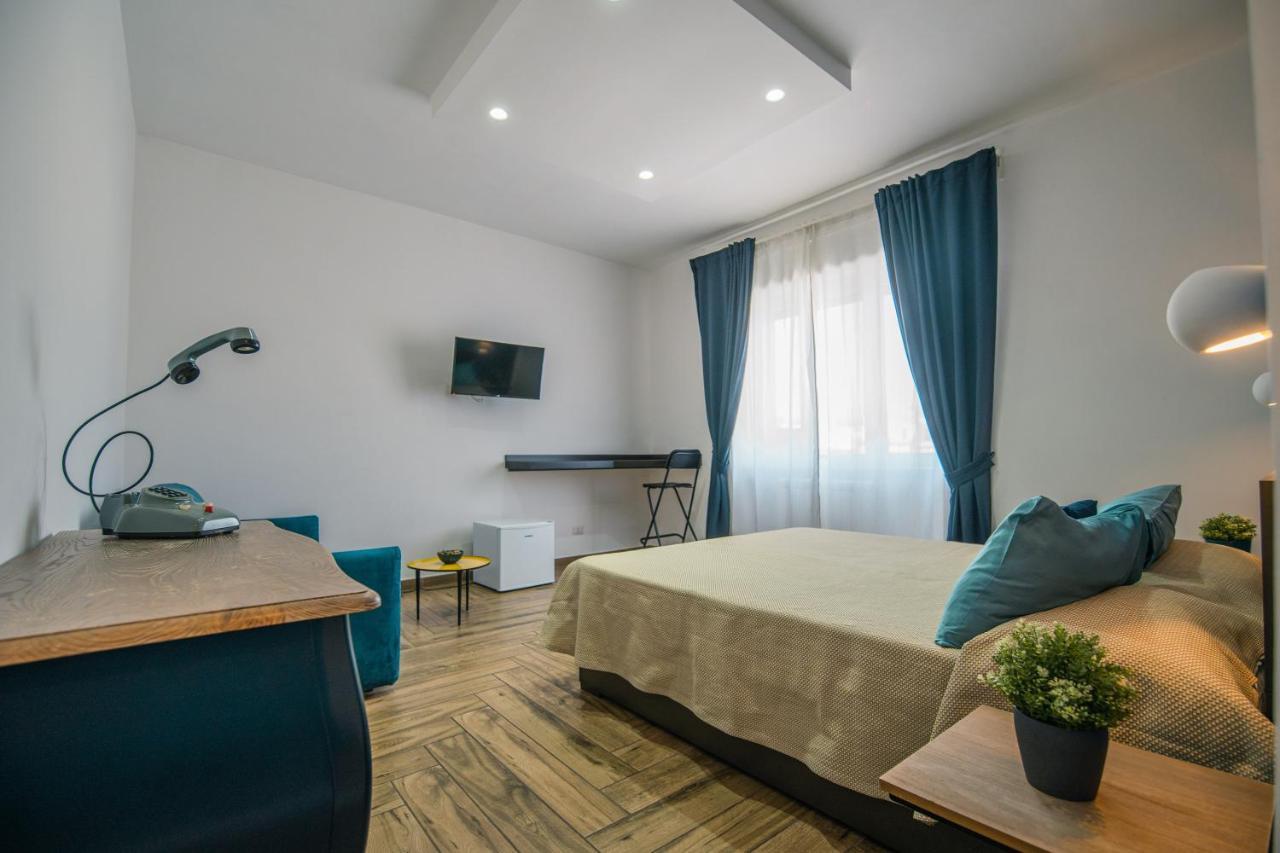 Hub Ferroviario - 12 Posti Letto Per Il Tuo Gruppo A Napoli Con Wifi E Netflix Bed & Breakfast Екстериор снимка