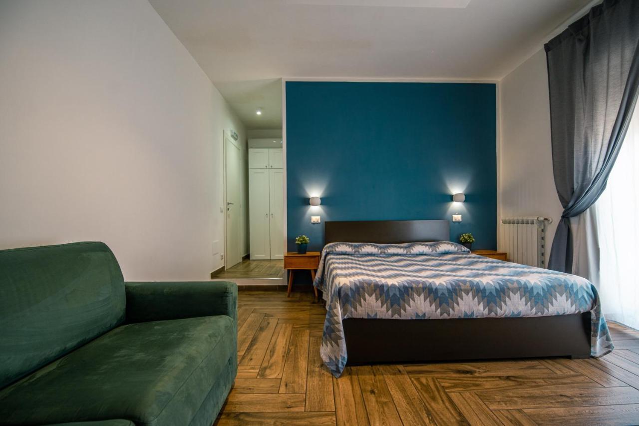 Hub Ferroviario - 12 Posti Letto Per Il Tuo Gruppo A Napoli Con Wifi E Netflix Bed & Breakfast Екстериор снимка