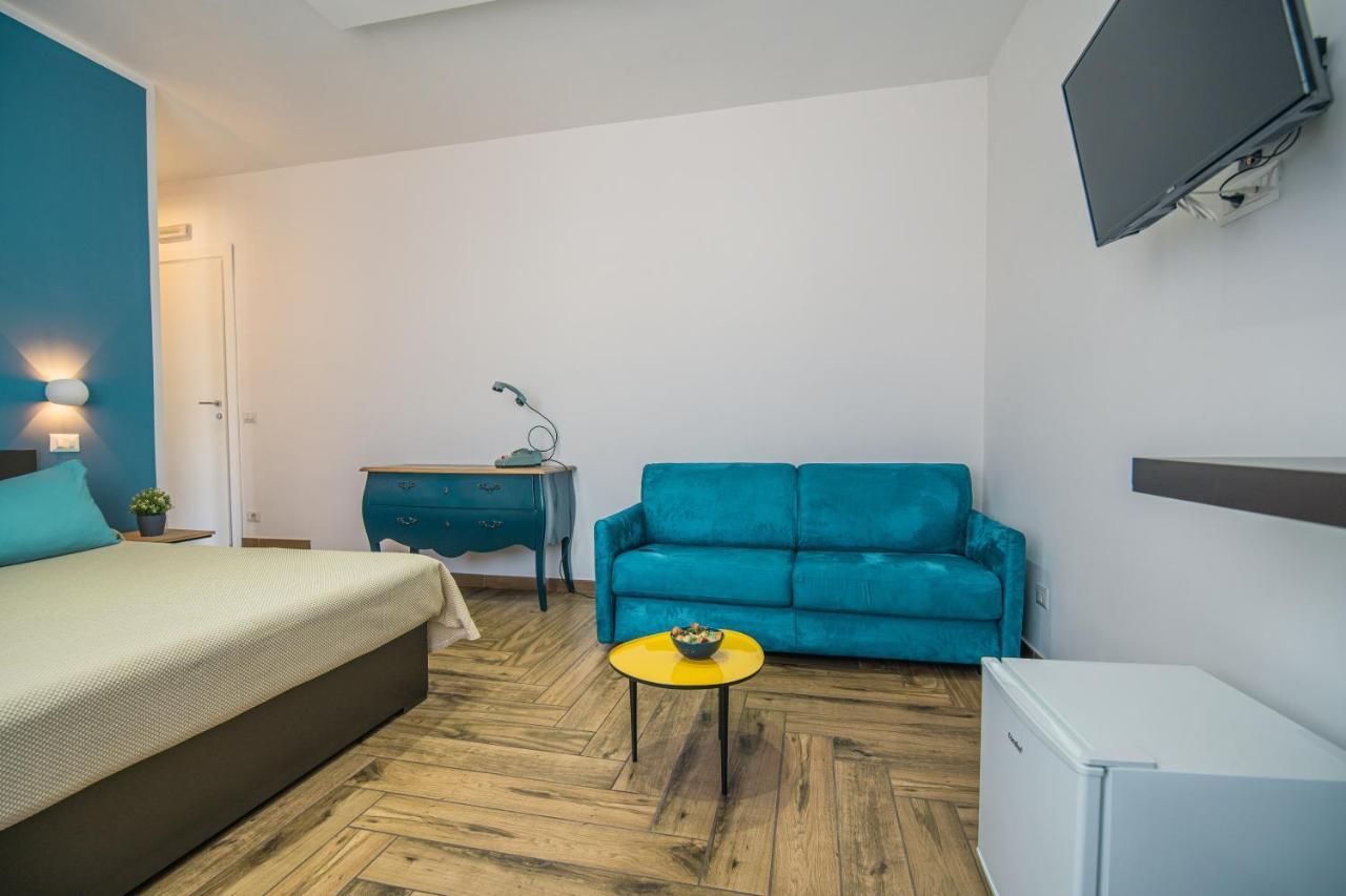 Hub Ferroviario - 12 Posti Letto Per Il Tuo Gruppo A Napoli Con Wifi E Netflix Bed & Breakfast Екстериор снимка