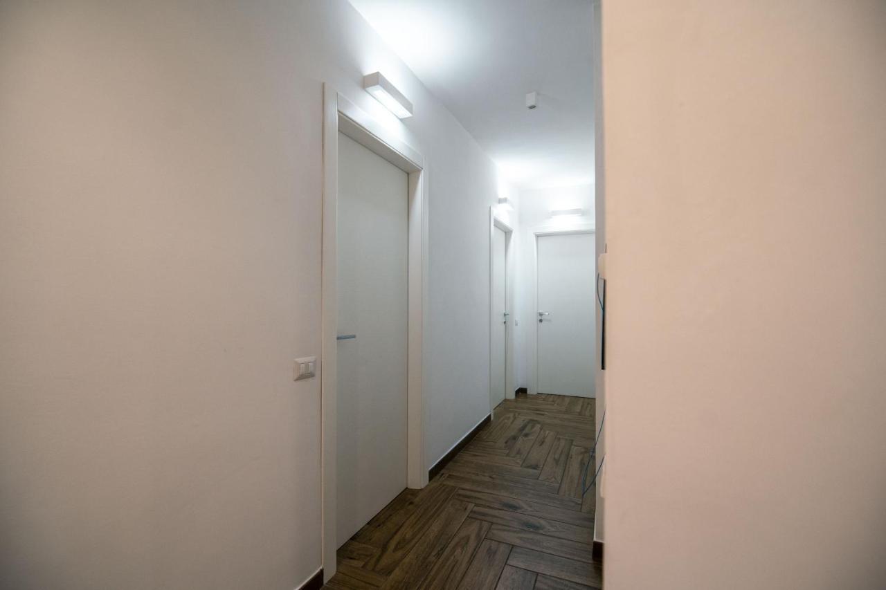 Hub Ferroviario - 12 Posti Letto Per Il Tuo Gruppo A Napoli Con Wifi E Netflix Bed & Breakfast Екстериор снимка